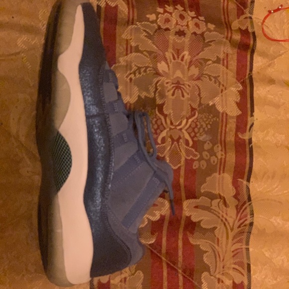 air Jordan 11 low - Picture 2 of 8